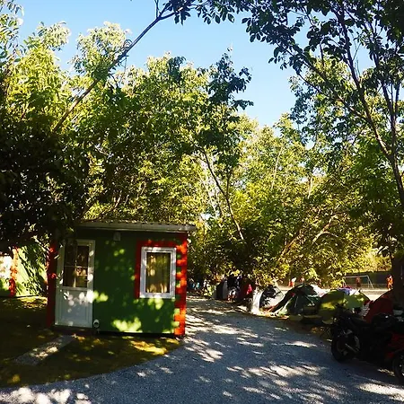 Tatil parkı Varil-barrel Camping *